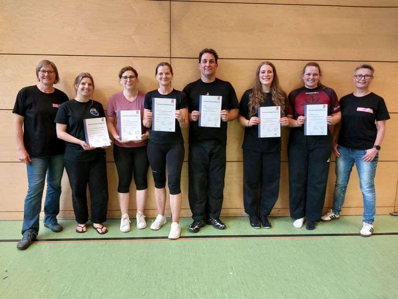 Zukünftige Kursleiterinnen und Kursleiter für FrauenSelbstSicherheit in Limburg auf Herz und Nieren geprüft